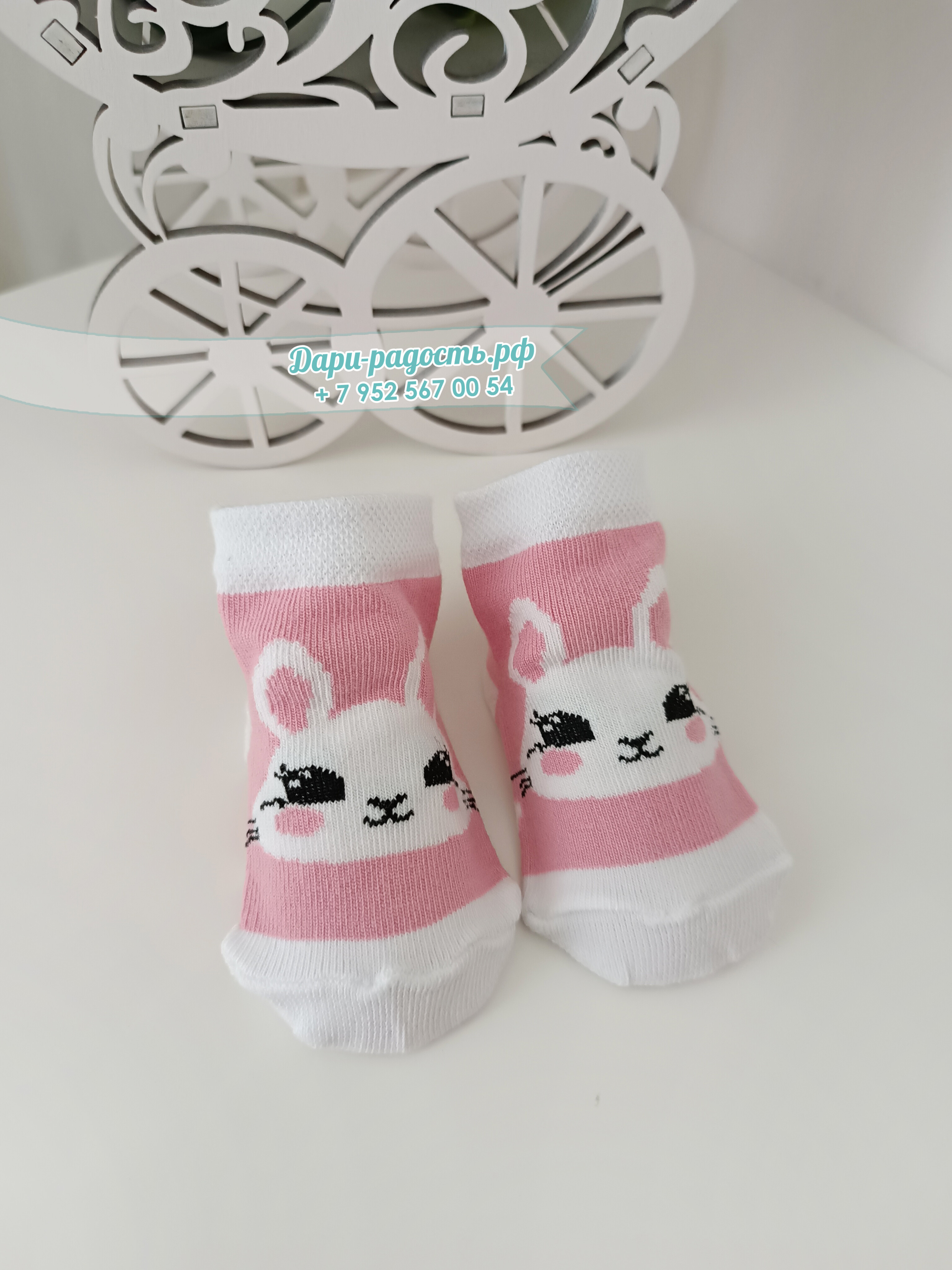 Торт из памперсов "Зайка" с игрушкой и носочками на рождение девочки