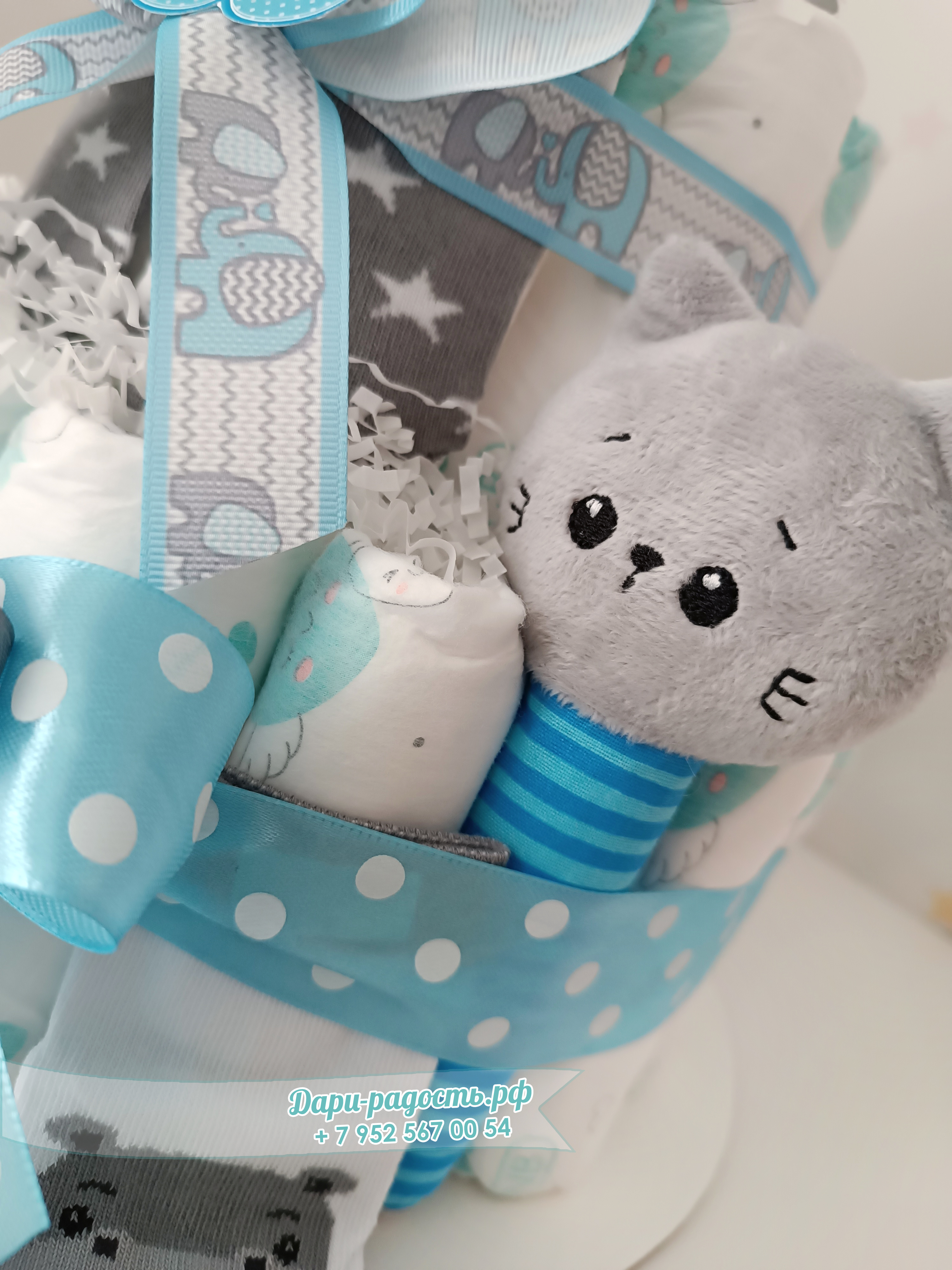 Торт из памперсов "Бегемотик" с игрушкой и носочками