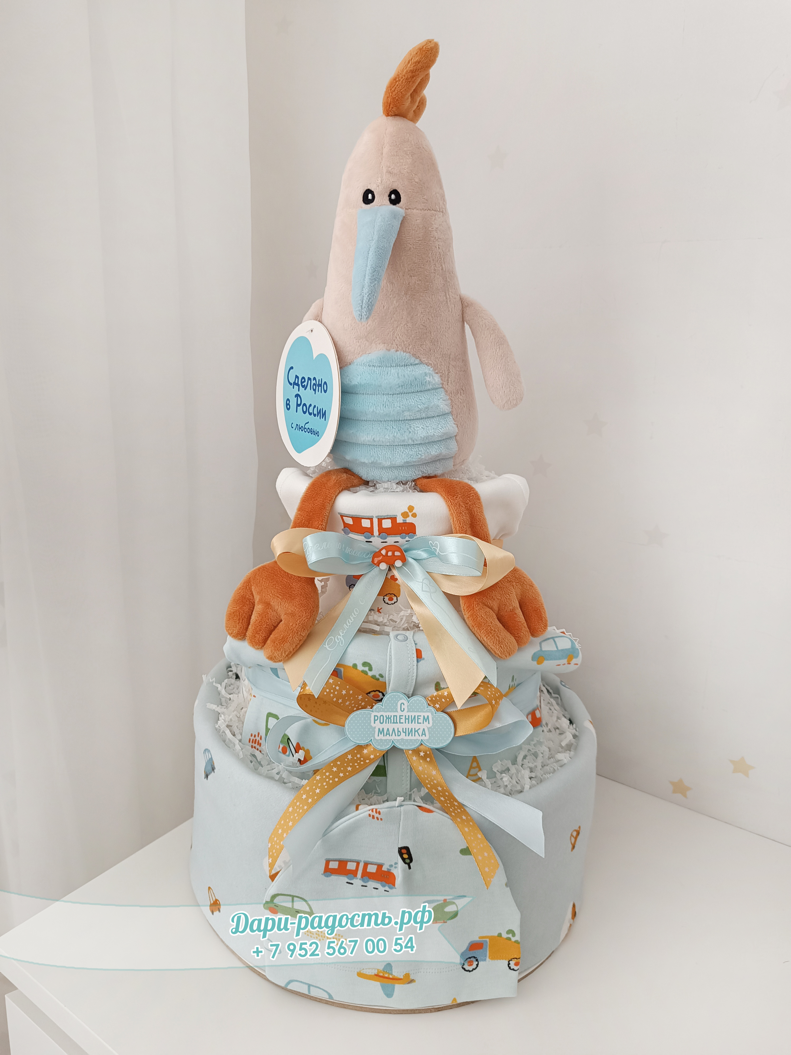 Большой торт из памперсов "Птенчик и машинки"