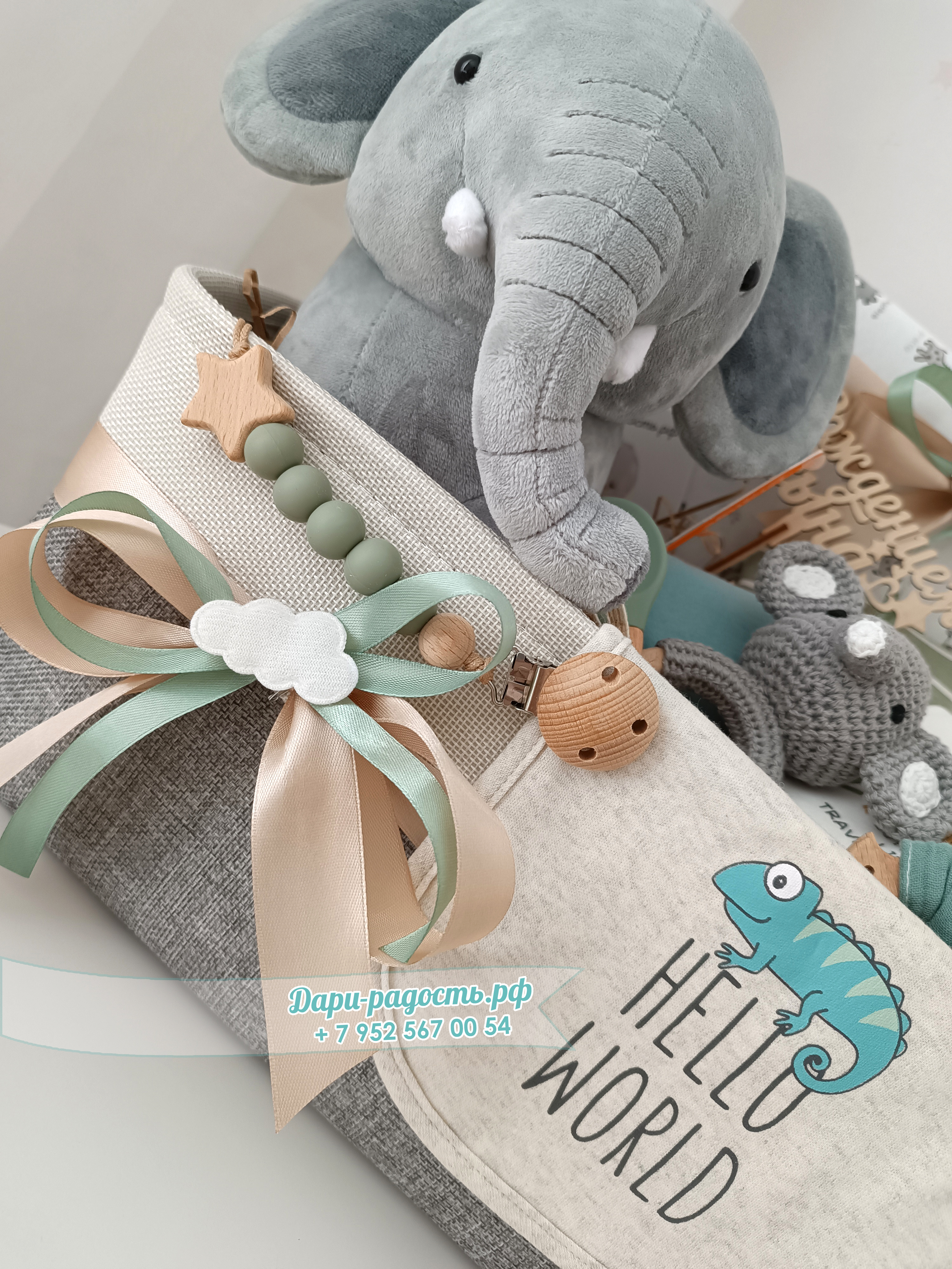 Подарочная корзина на рождение мальчика "Джунгли" 14 предметов