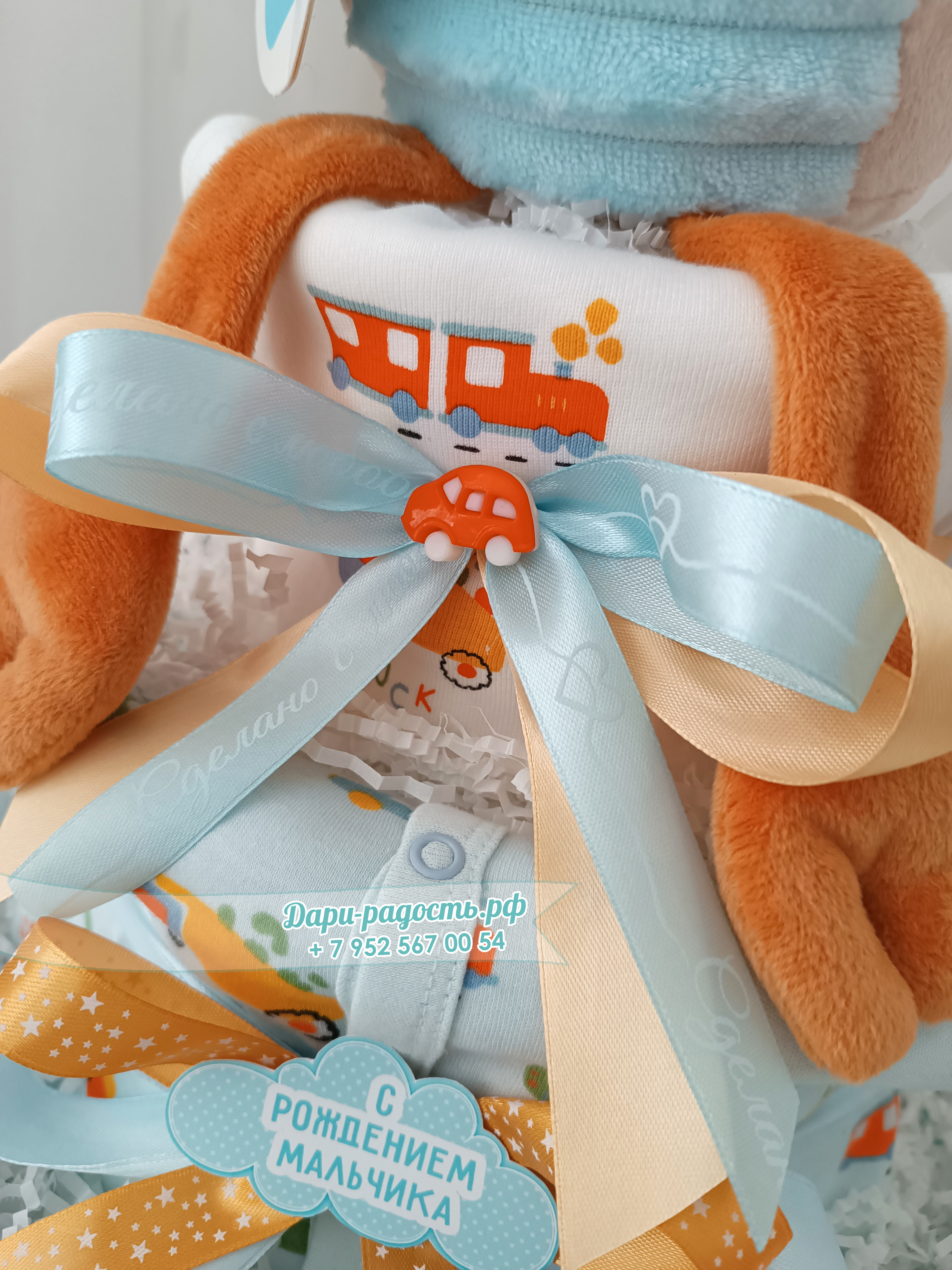 Большой торт из памперсов "Птенчик и машинки"