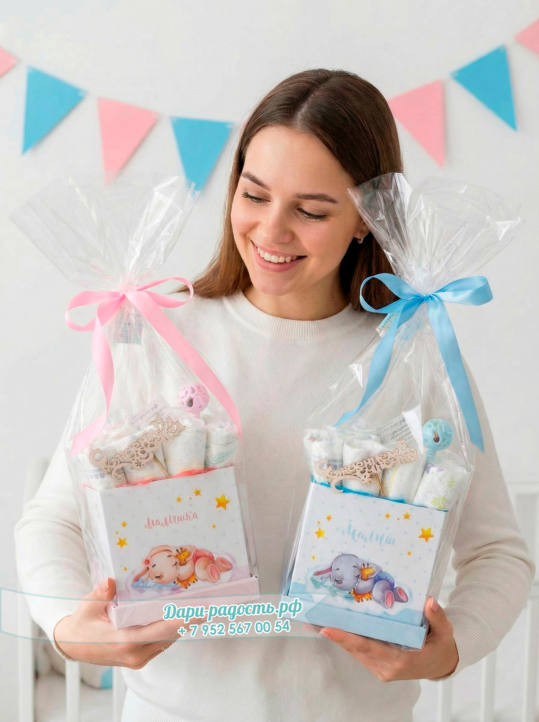 Букет из подгузников разных марок с погремушкой в коробке "Малыш"