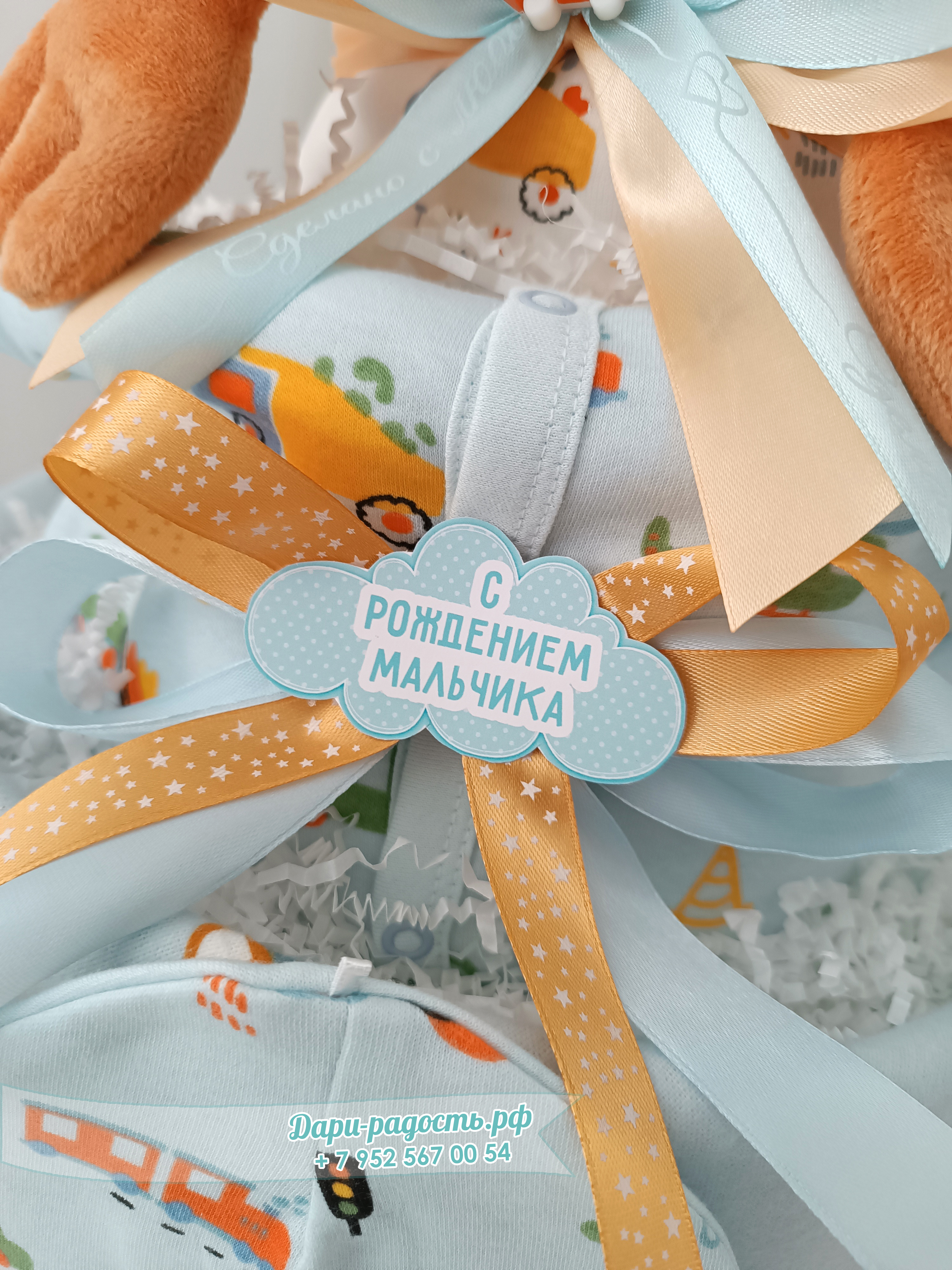 Большой торт из памперсов "Птенчик и машинки"