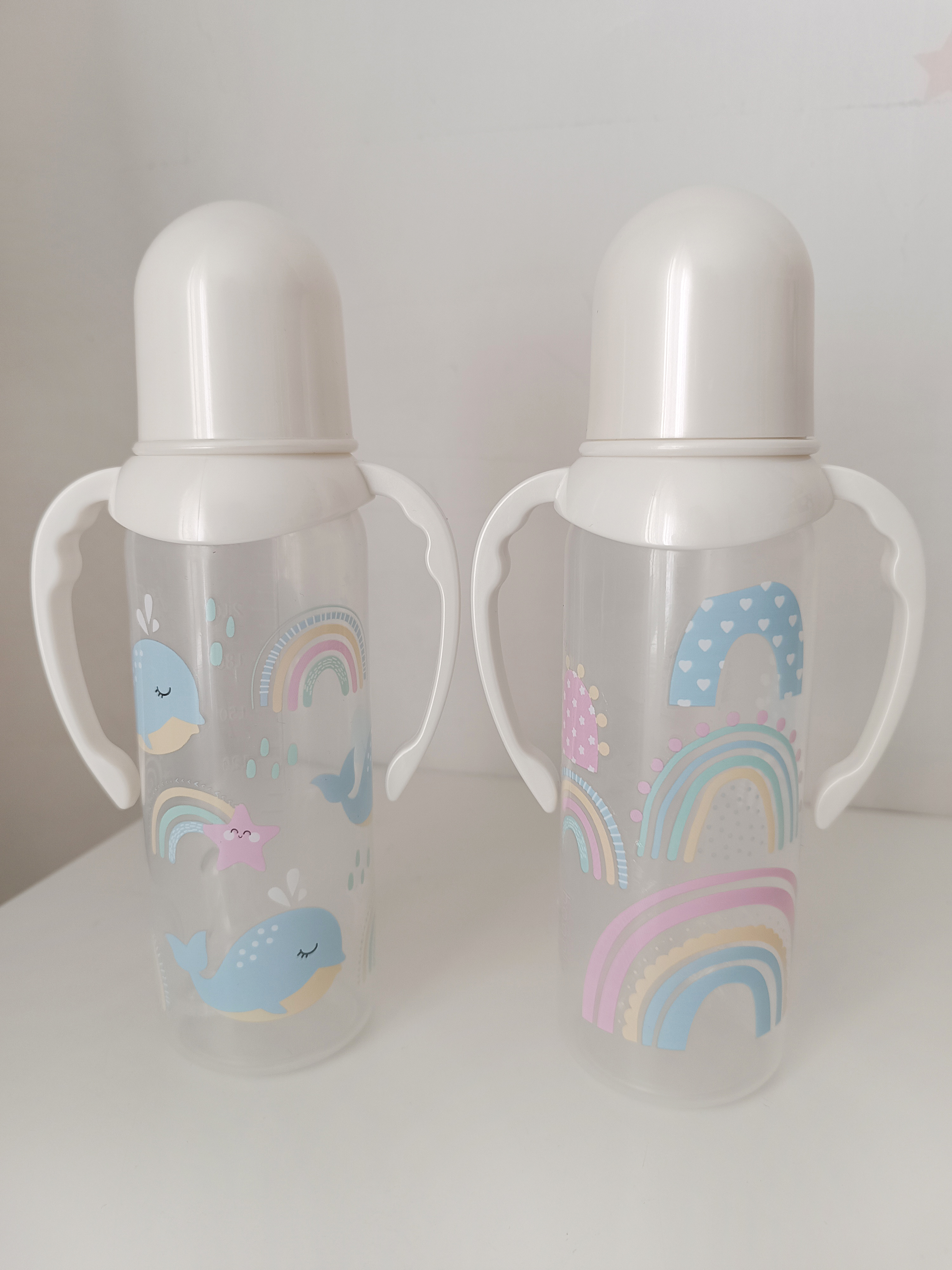 Торт из подгузников с игрушкой, бутылочкой и носочками "Мишутка"